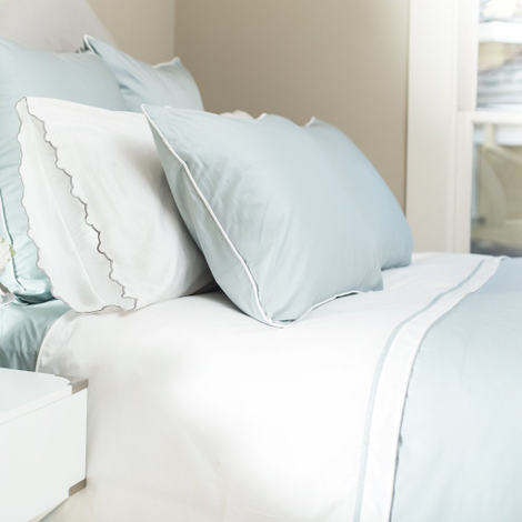 Illustration for article titled This Crane and Canopy Duvet Cover Has Made My Bedroom So Much More Chic
